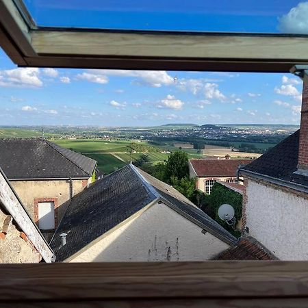 Vila Un Petit Coin Sous Les Toits Hautvillers Exteriér fotografie